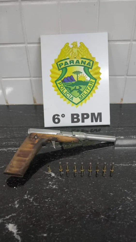 Garrucha artesanal calibre .22 e munições foram apreendidas pela Polícia Militar.