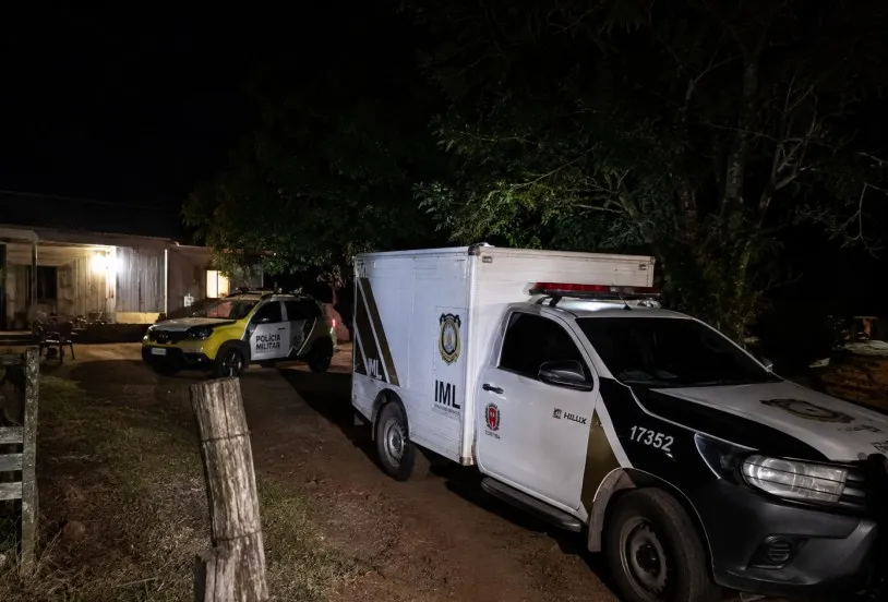 Polícia Científica e IML realizaram os procedimentos no local da morte, na zona rural de Cascavel.
