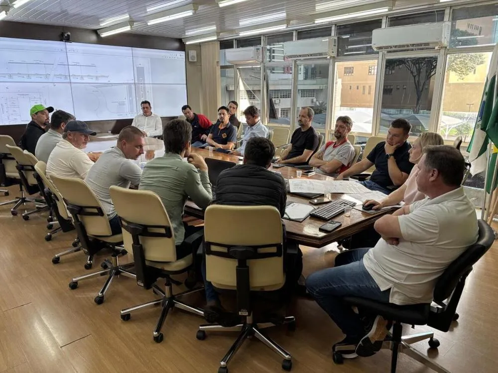 Representantes da Prefeitura de Toledo e de entidades do esporte a motor discutiram melhorias para o Complexo Rafael Sperafico. Foto: Divulgação