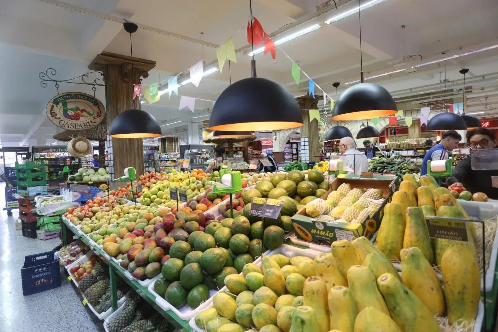 Tomate, batata-inglesa e outros legumes tiveram forte redução de preços no Paraná em julho.