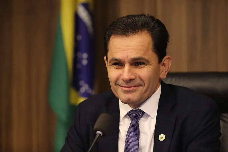 Projeto de Marcio Pacheco e Ricardo Arruda amplia a execução dos hinos na rede de ensino fundamental do Paraná.