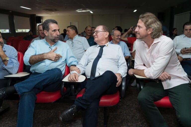 Diretor de Itaipu Enio Verri, Ciro Kreuz da Uopeccan e o deputado Zeca Dirceu.