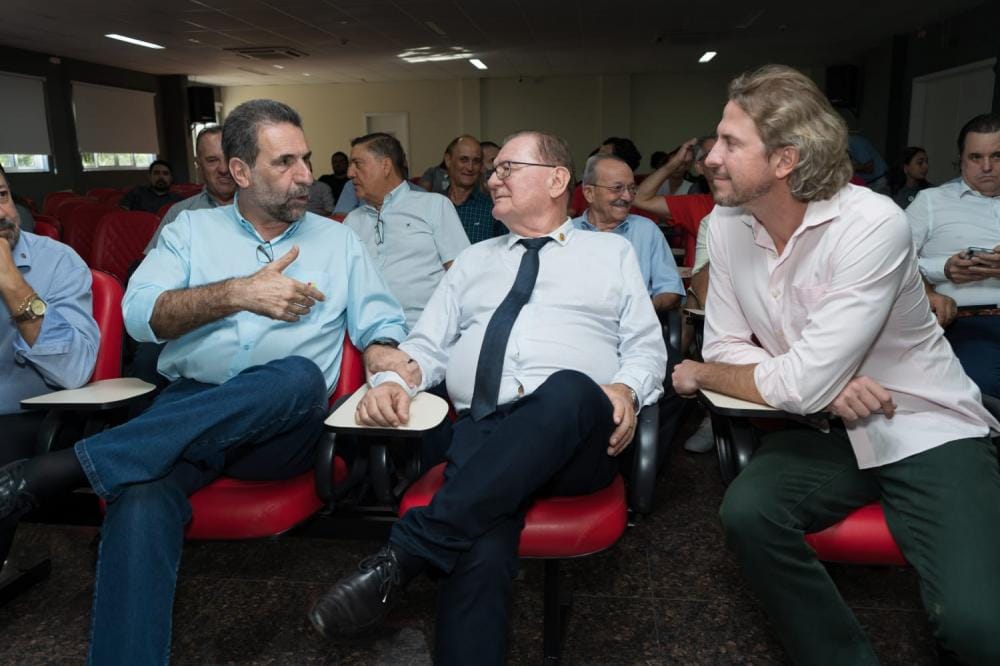 Diretor de Itaipu Enio Verri, Ciro Kreuz da Uopeccan e o deputado Zeca Dirceu.