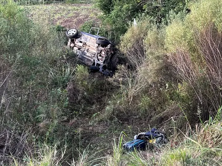Capotamento causou três mortes e deixou duas pessoas feridas – Foto: Reprodução/Eduarda Cerqueira/Jornal A Plateia/ND