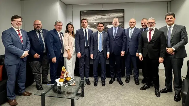 Encontro com o ministro Dias Toffoli ocorreu nesta quarta-feira (21), em Brasília. Créditos: Divulgação/Assessoria Parlamentar