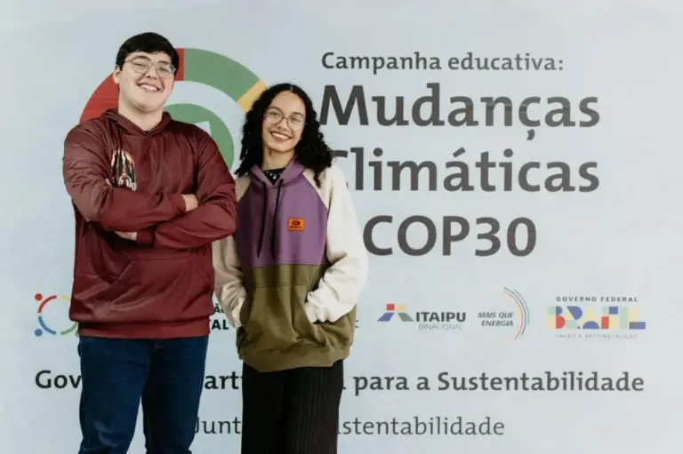 Isabele Vieira Batista e Adrian Danilo, estudantes de Ciências Biológicas na UENP. Foto: Marcos Prado.