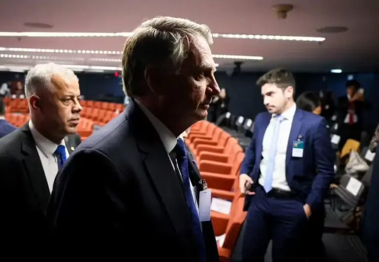 O ex-presidente Jair Bolsonaro em sessão da Primeira Turma do STF que iniciou o julgamento da denúncia por tentativa de golpe: ele foi o único dos investigados a comparecer à Corte