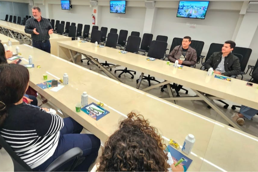 Blazius em recepção aos agentes públicos