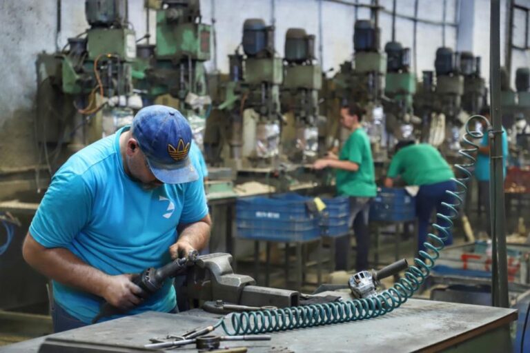 A taxa de desemprego no Paraná caiu para 5,1% no quarto trimestre de 2022 Foto: Reprodução