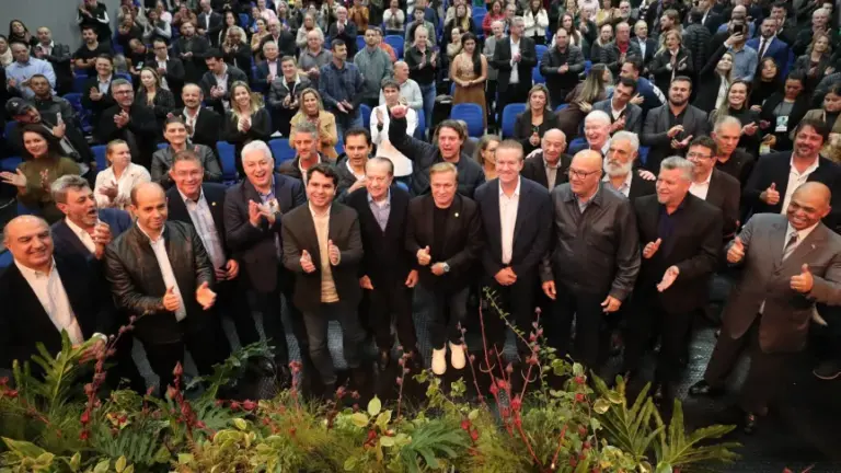 Sessão Especial ocorreu na noite desta quinta-feira (5), na Associação dos Engenheiros Agrônomos de Campo Mourão. Créditos: Valdir Amaral/Alep
