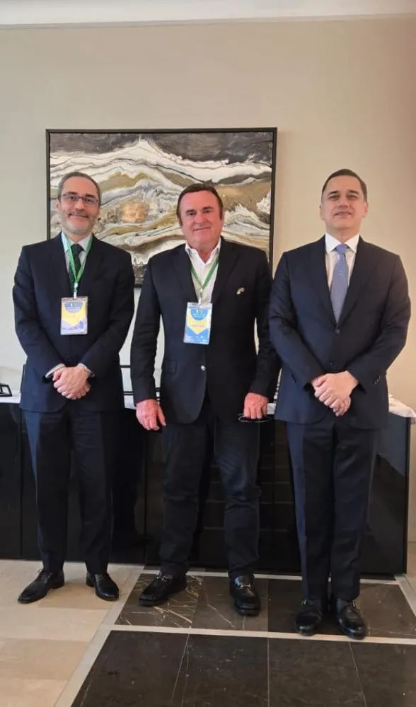 Roberto Kaefer (ao centro) com o embaixador do Brasil na Nigéria, Carlos José Garcete (direita), e o embaixador Alex Giacomelli da Silva, diretor do Departamento de Promoção Comercial, Investimentos