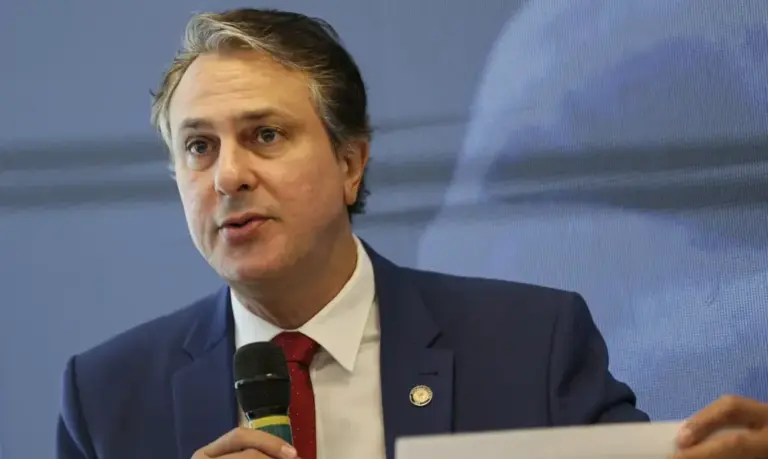 Ministro Camilo Santa Foto: EBC