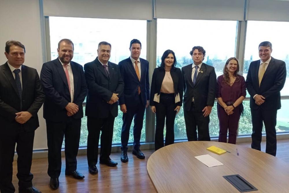 O secretário de Planejamento Guto Silva esteve em Brasília em reunião com a ministra do Planejamento e Orçamento, Simone Tebet. (Foto: SEPL)