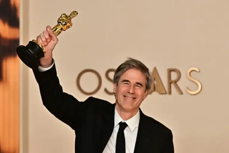 Walter Salles com o Oscar de melhor filme internacional por 'Ainda estou aqui'