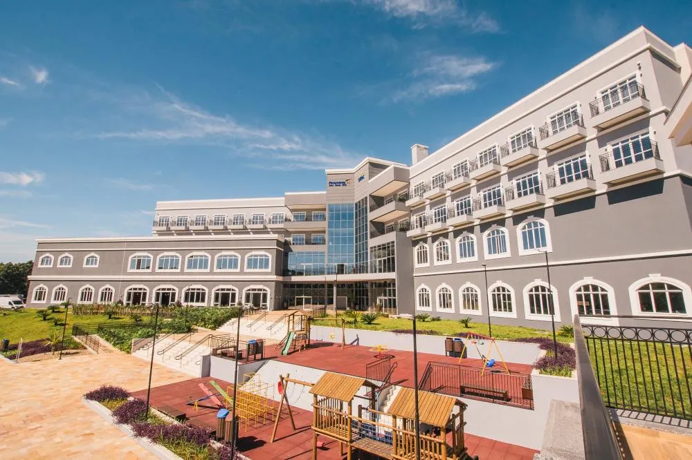 ao lado da praça de pedágio, o Sesc Cascavel Hotel Fazenda dispõe de 60 apartamentos e 10 chalés.