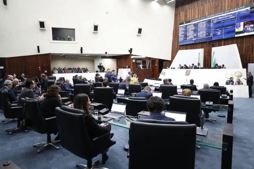 O projeto de lei 218/2022 define como órfãos de feminicídios todas as crianças e adolescentes dependentes de mulheres assassinadas em contexto de violência doméstica e familiar ou de flagrante menosprezo. Créditos: Orlando Kissner/Alep