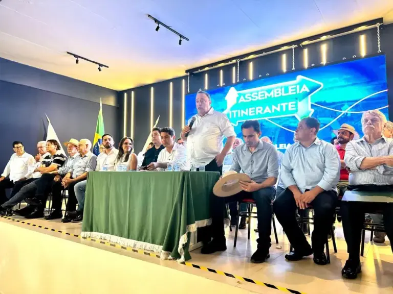 Deputado Hussein Bakri na Assembleia Itinerante