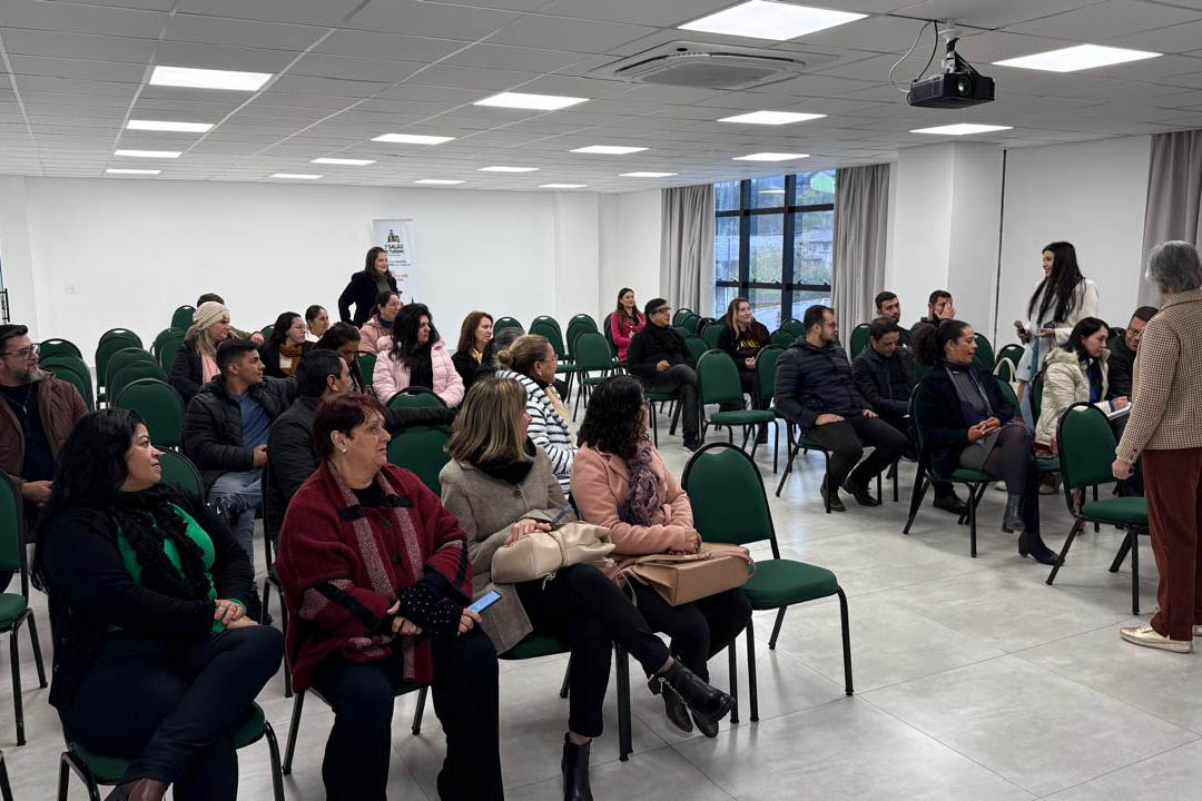 Projeto Turismo na Escola distribui 2,6 mil cartilhas em Ponta Grossa