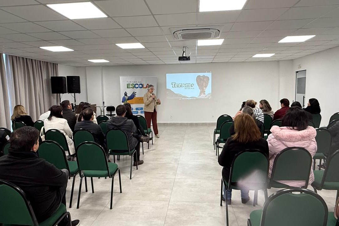 Projeto Turismo na Escola distribui 2,6 mil cartilhas em Ponta Grossa