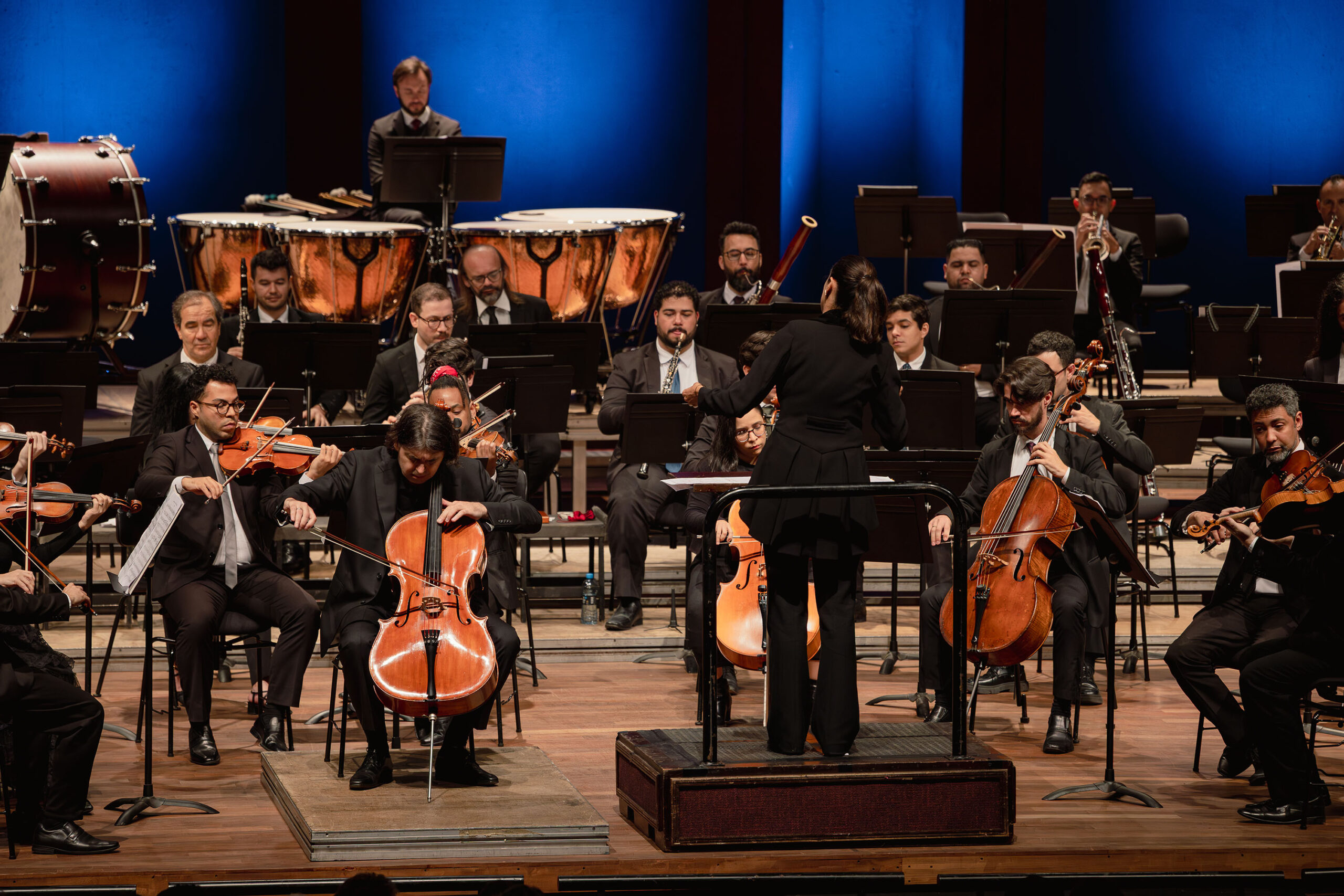 Com maestra e solista convidados, Orquestra Sinfônica lota o Guairão