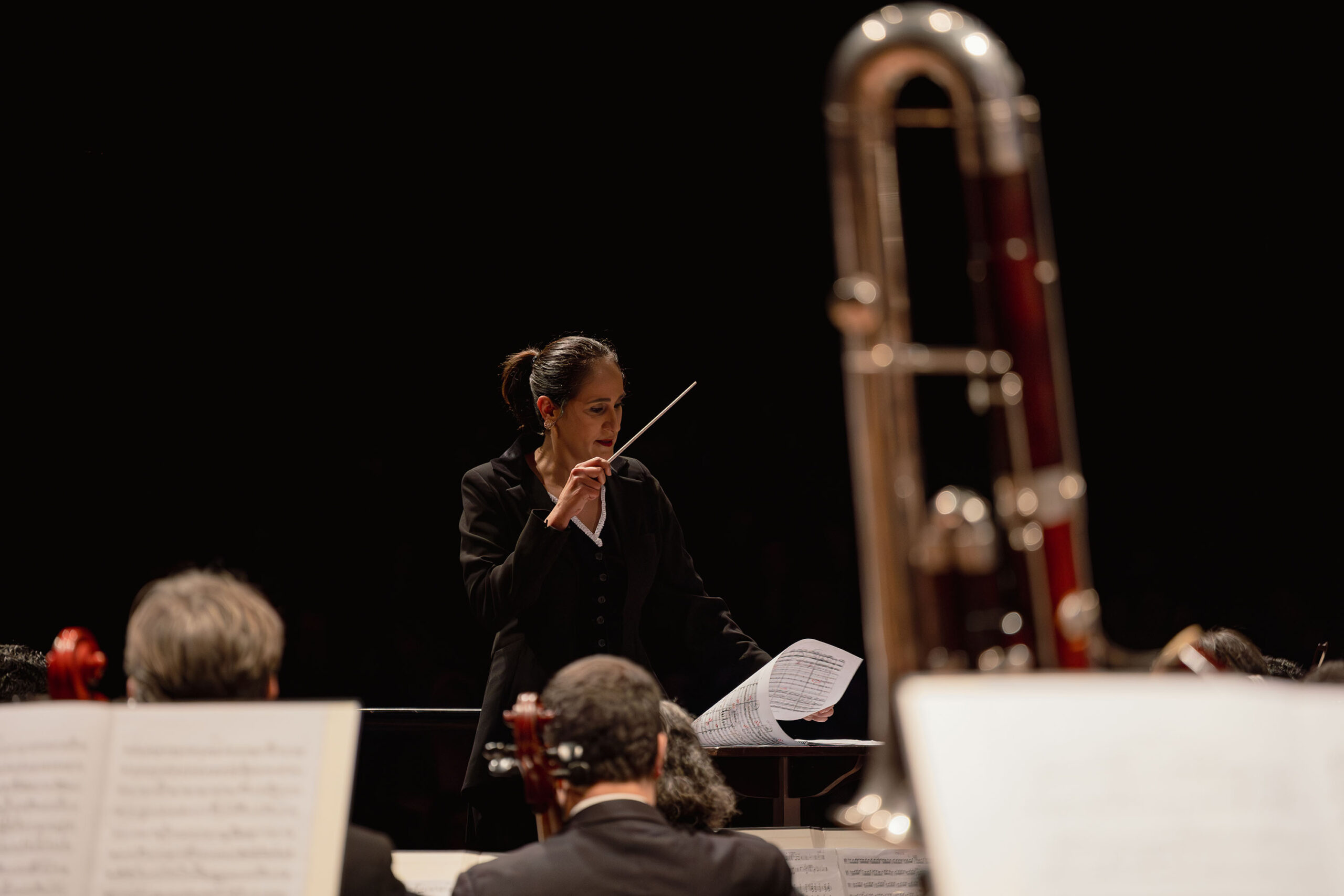 Com maestra e solista convidados, Orquestra Sinfônica lota o Guairão