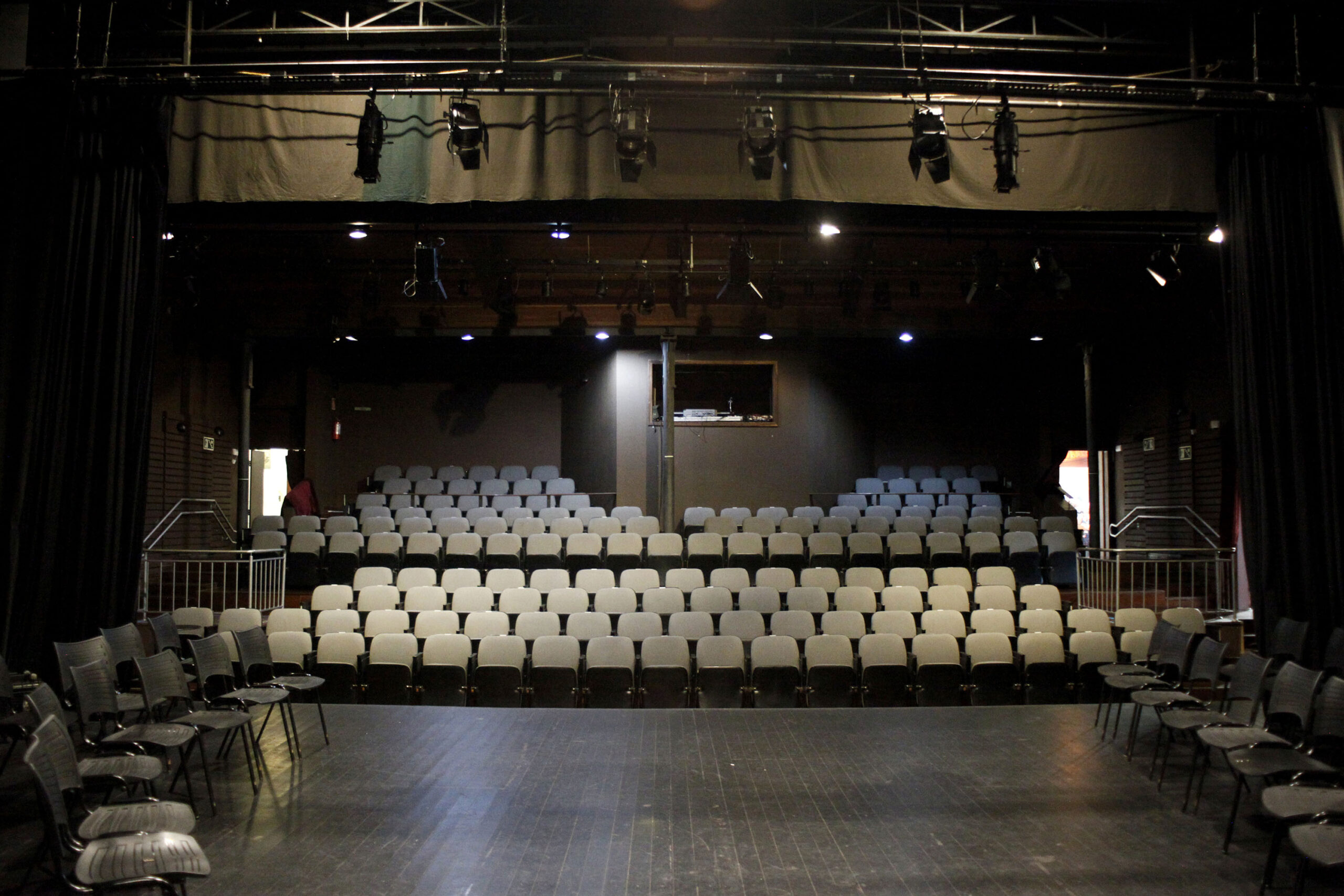 Teatro José Maria Santos celebra 27 anos com melhorias na infraestrutura