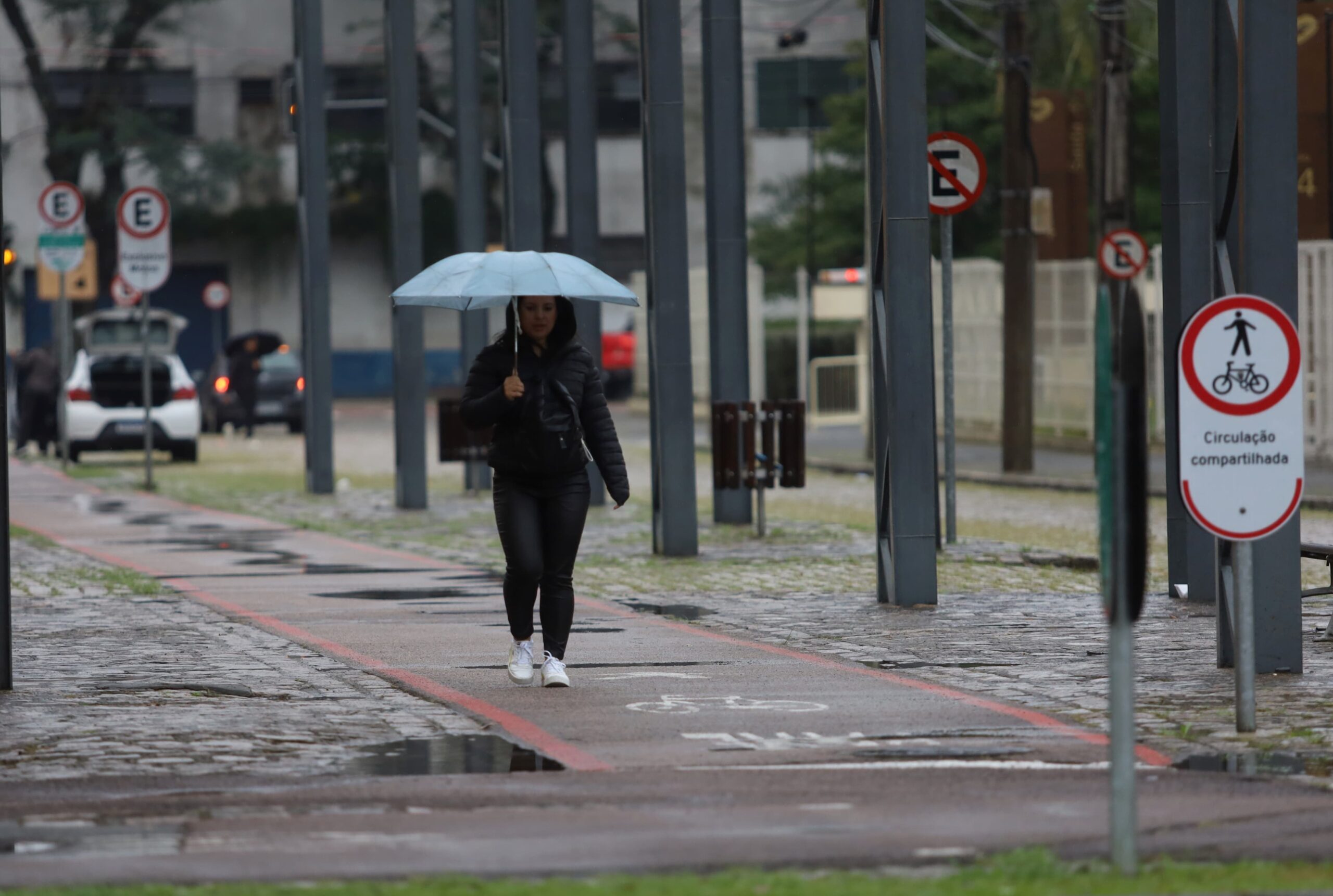 Após dias congelantes, fim de semana será chuvoso no Paraná
