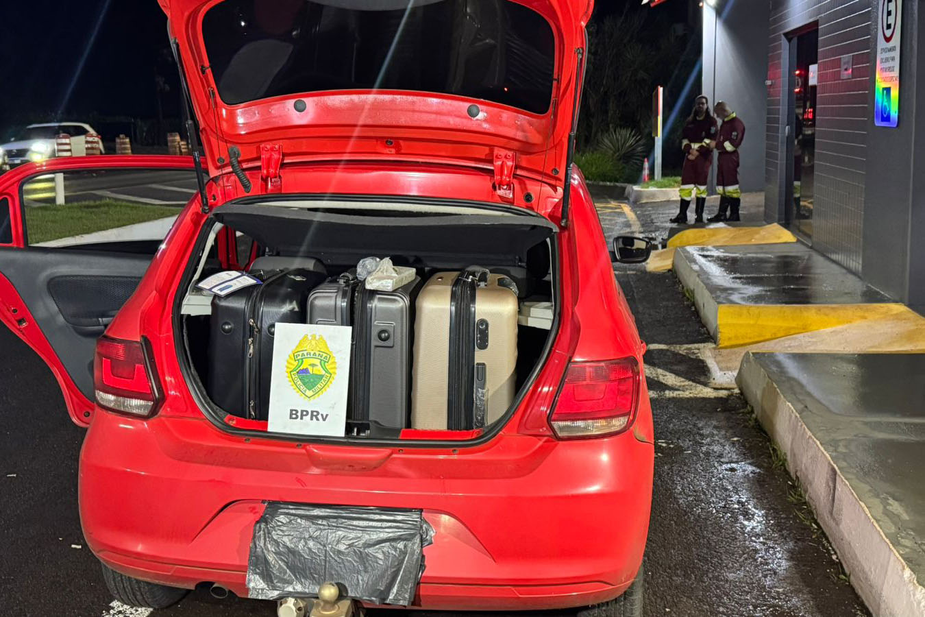 PMPR apreende 100 quilos de maconha e milhares de produtos ilegais do Paraguai no Interior