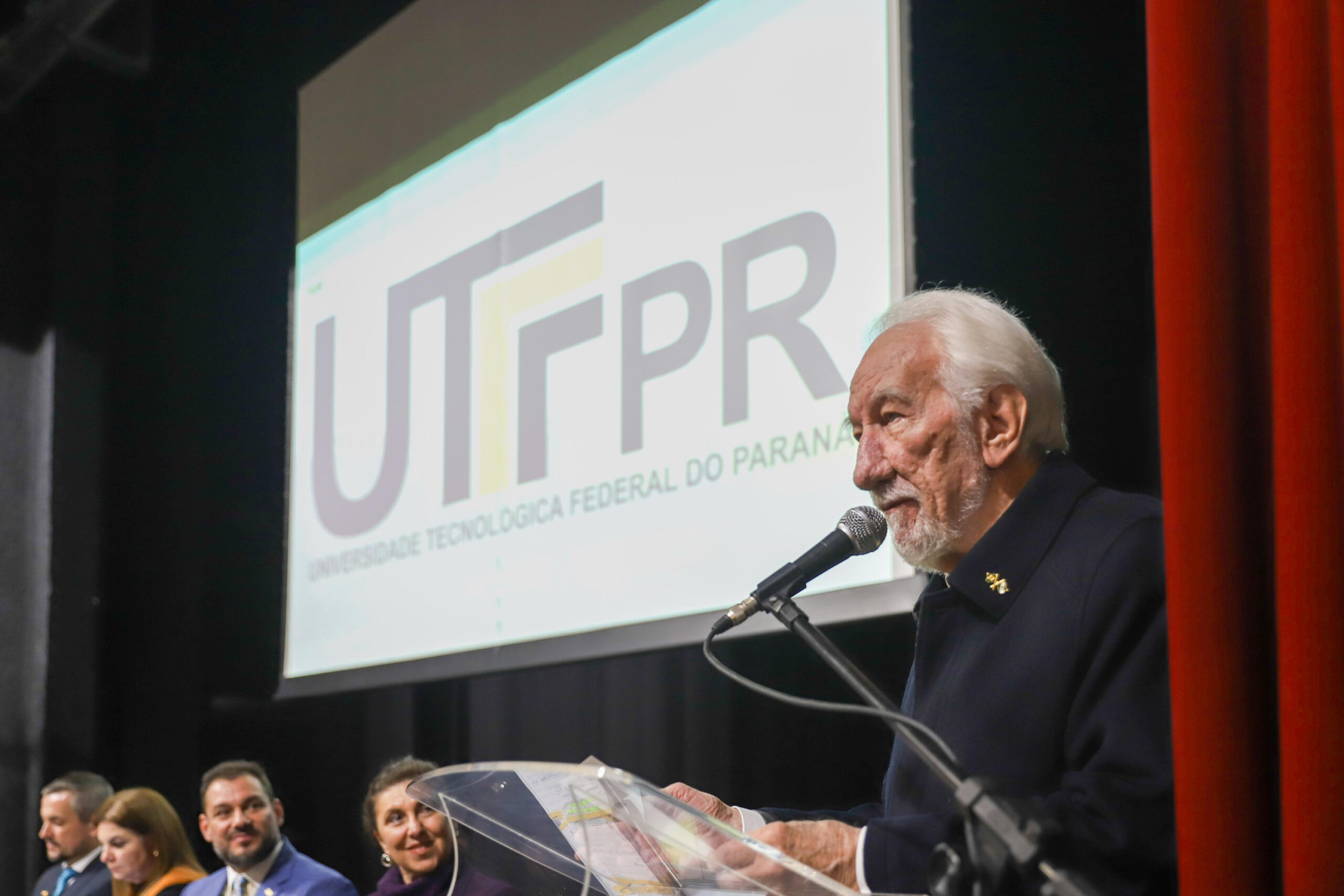Na posse de vice-reitora, Piana diz que UTFPR é essencial na formação de trabalhadores