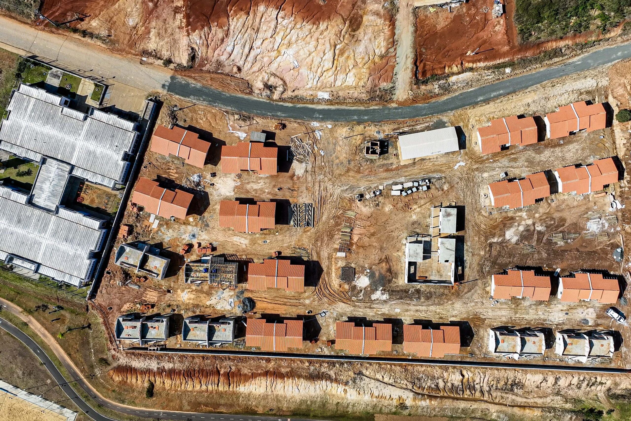 Após 5 inaugurações, Paraná tem outros 14 condomínios dos idosos em construção