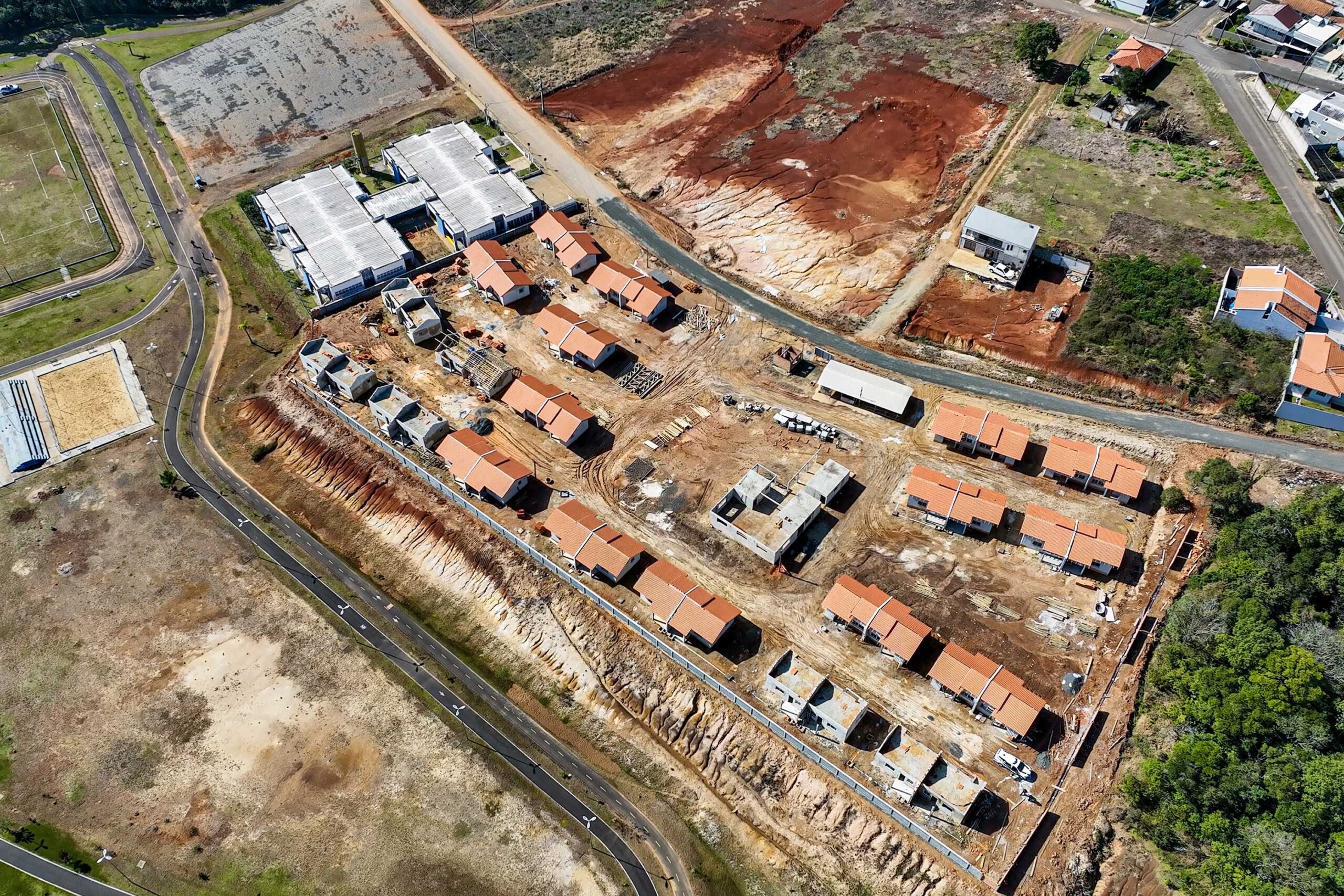 Após 5 inaugurações, Paraná tem outros 14 condomínios dos idosos em construção