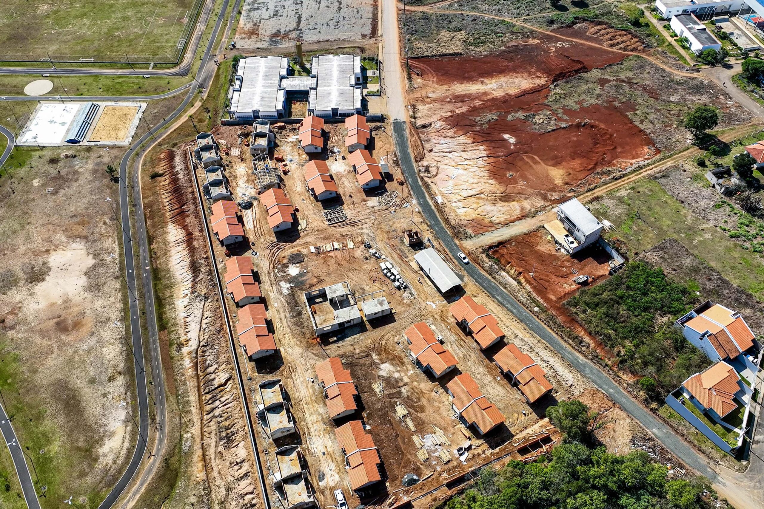 Após 5 inaugurações, Paraná tem outros 14 condomínios dos idosos em construção