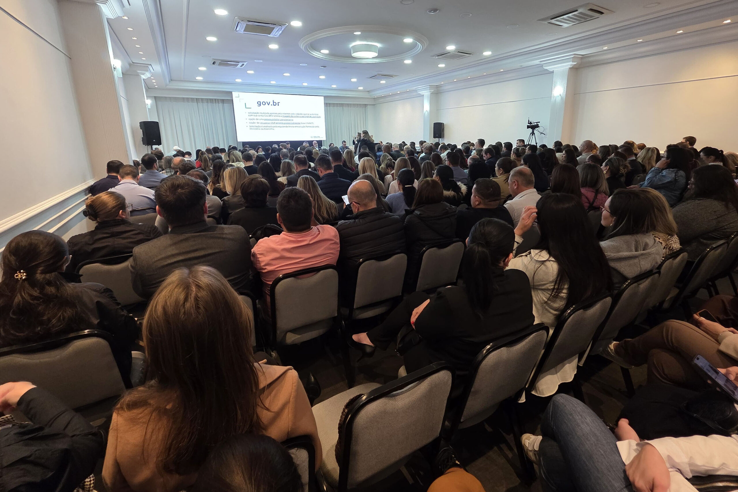 Com Opera Paraná, Estado chega a 2.100 cirurgias eletivas por dia