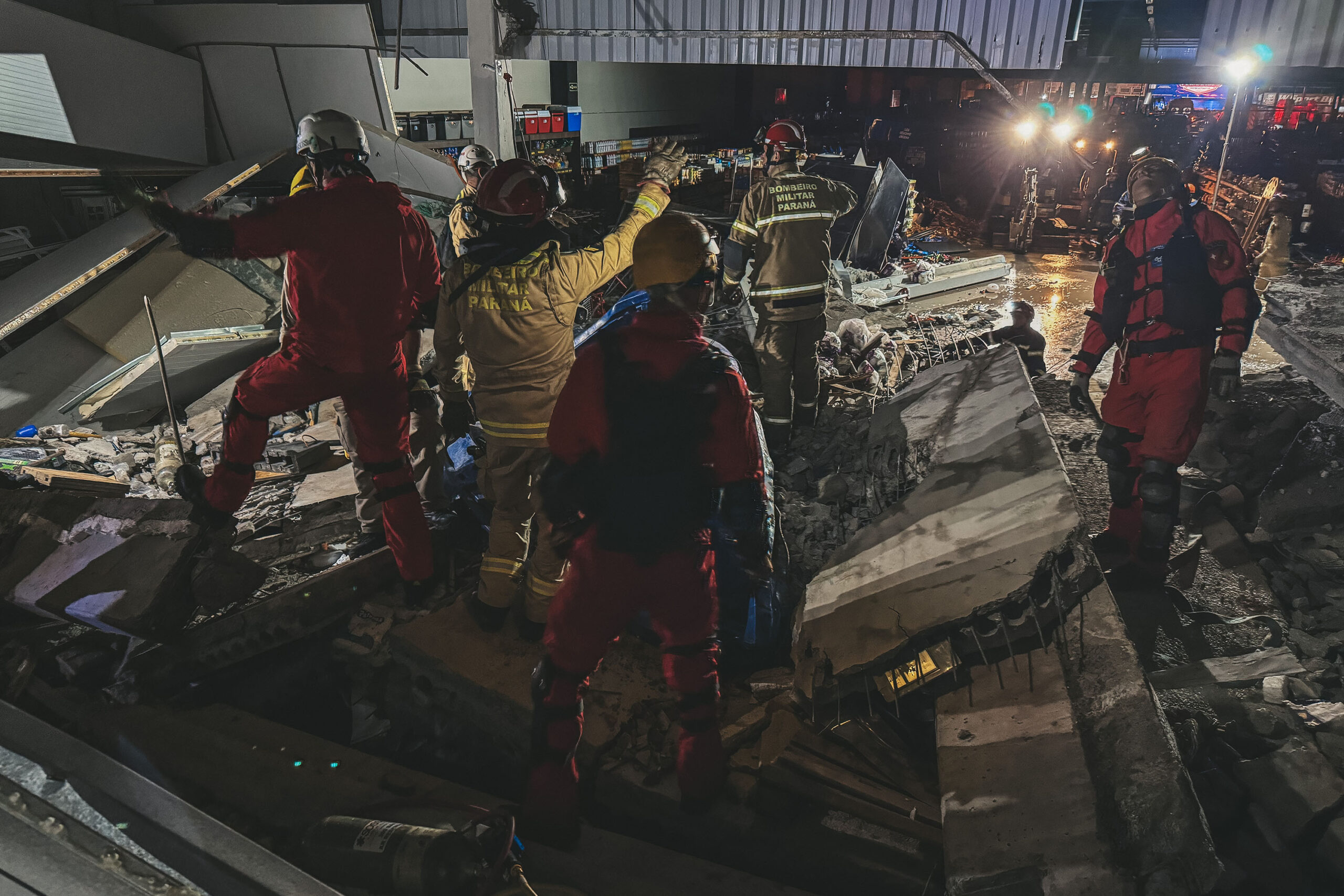 Bombeiros do Paraná seguem padrões internacionais de resposta imediata a desastres