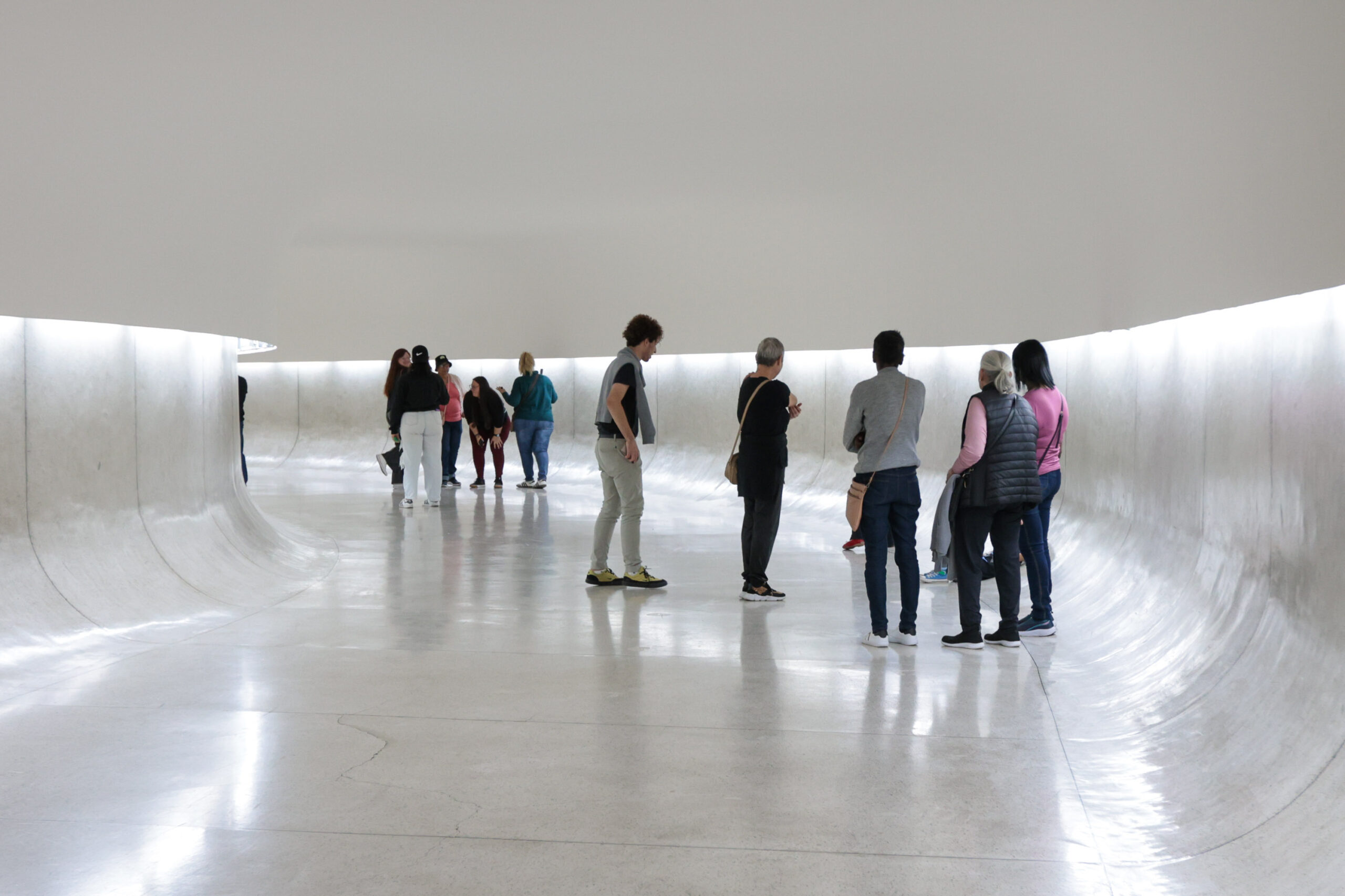 Férias no MON: primeiro dia do horário estendido atrai nova multidão ao museu