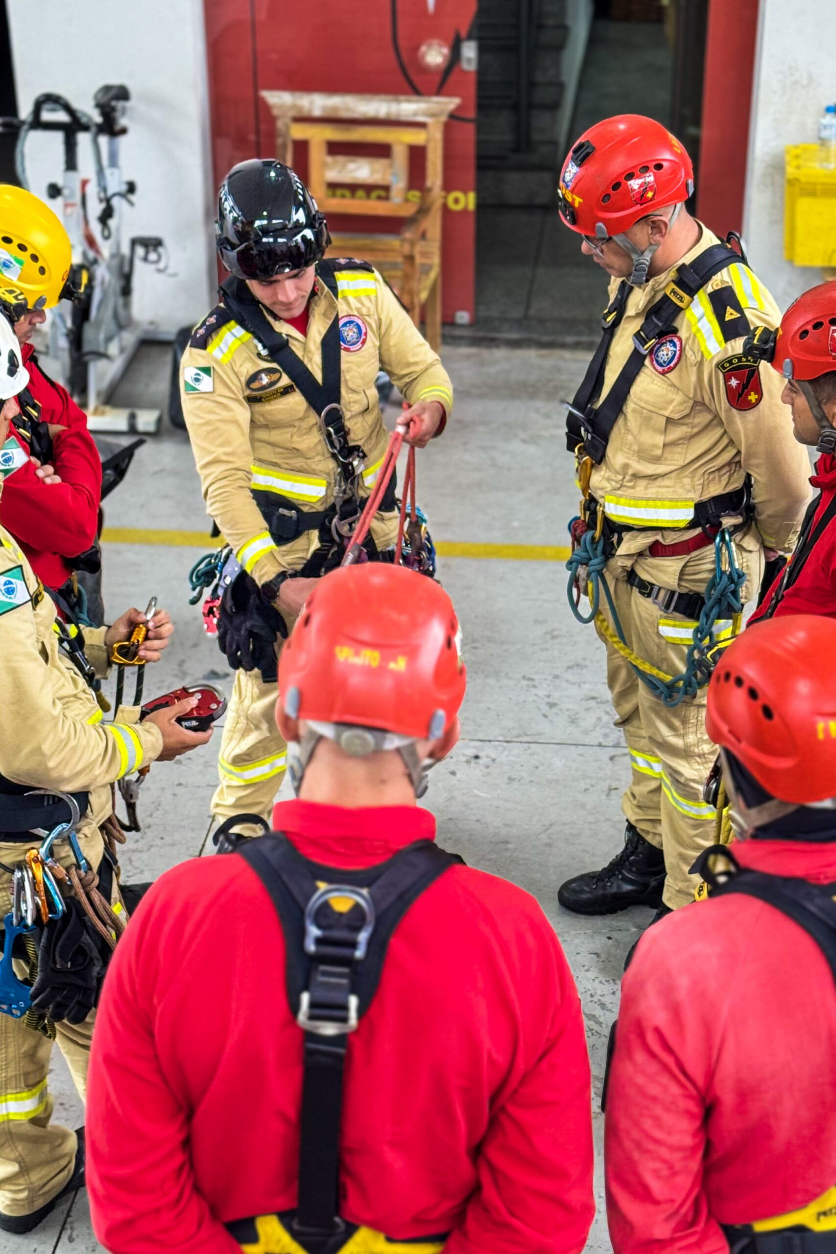 Bombeiros do Paraná seguem padrões internacionais de resposta imediata a desastres