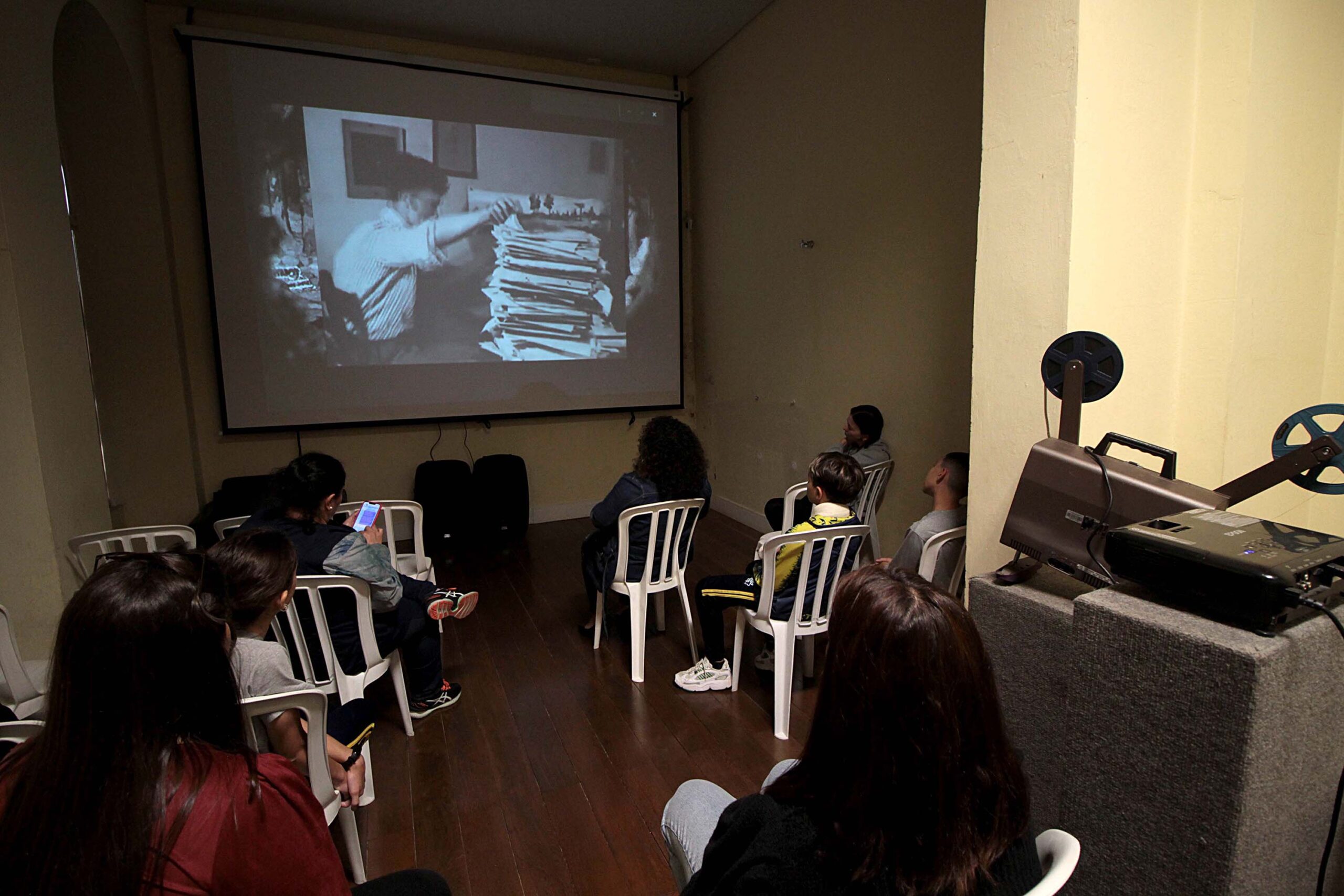 Programação de julho no MIS-PR tem oficina para avós e netos, cinema e visitas guiadas