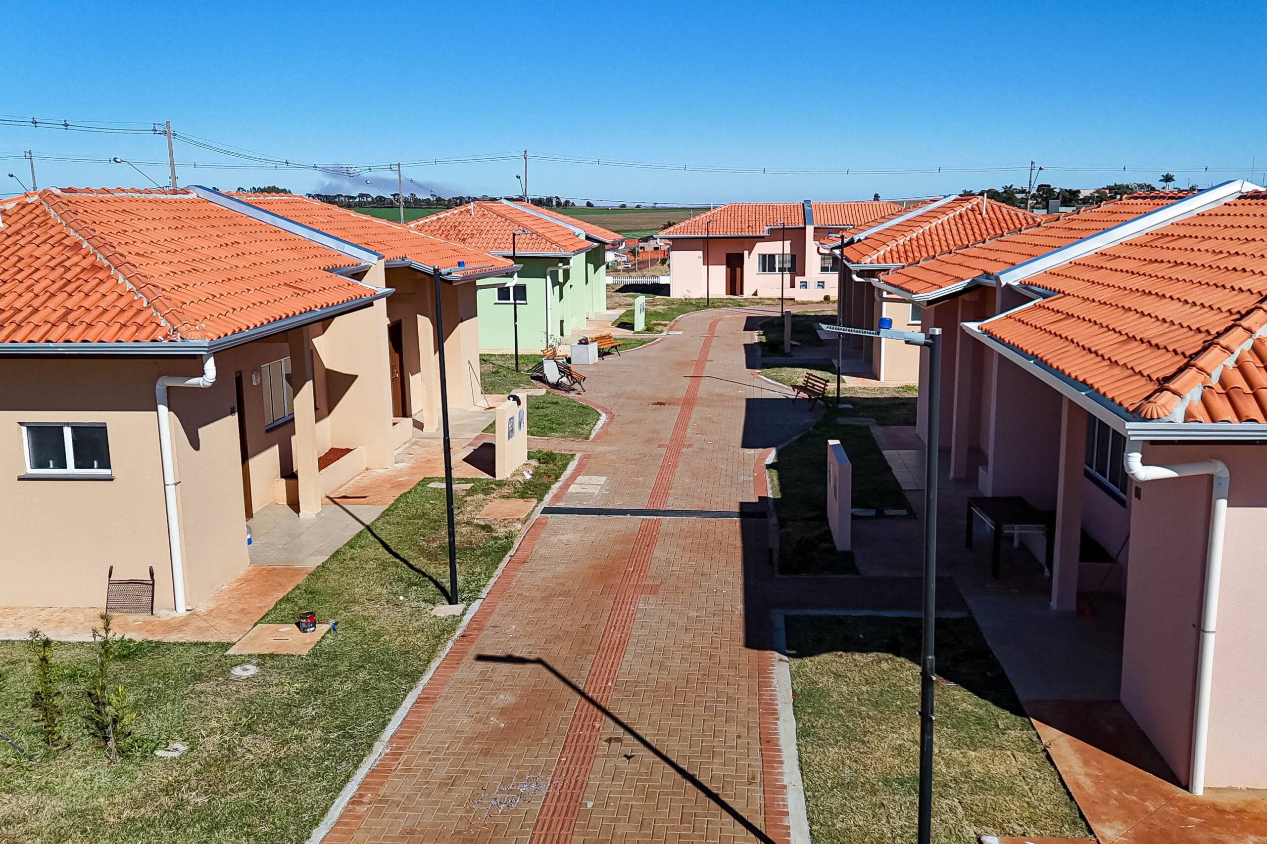 Com piscina e mobília, Ratinho Junior inaugura Condomínio do Idoso de Arapongas