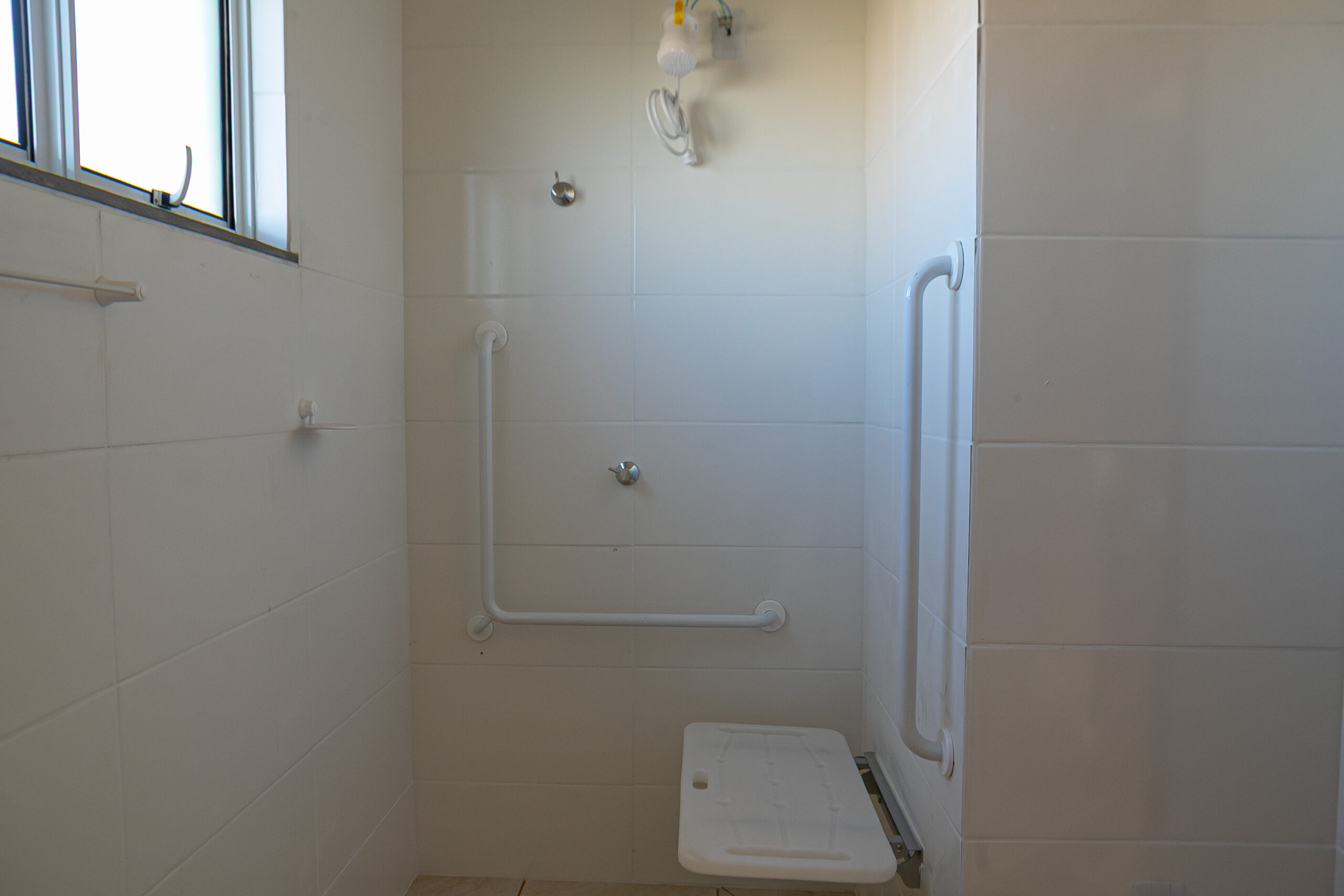 Com piscina e mobília, Ratinho Junior inaugura Condomínio do Idoso de Arapongas