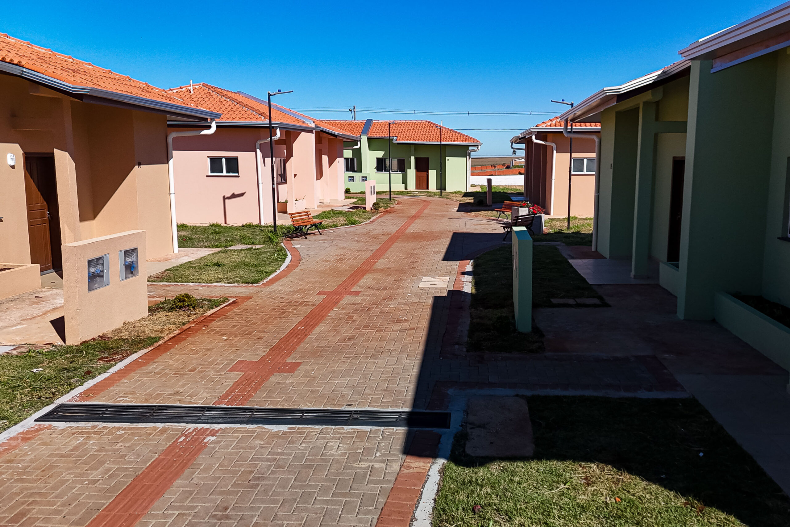 Com piscina e mobília, Ratinho Junior inaugura Condomínio do Idoso de Arapongas