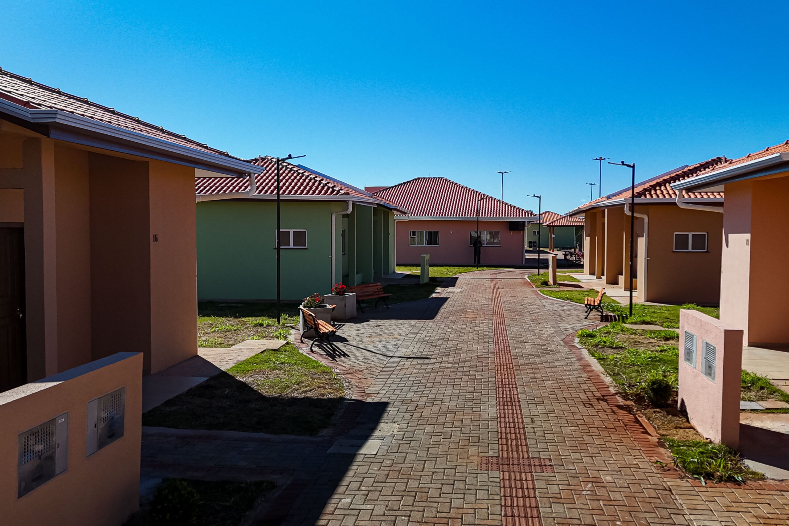 Com piscina e mobília, Ratinho Junior inaugura Condomínio do Idoso de Arapongas