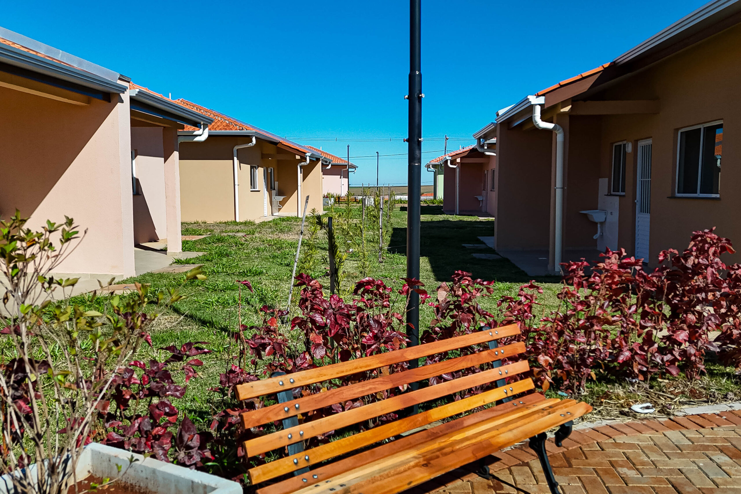 Com piscina e mobília, Ratinho Junior inaugura Condomínio do Idoso de Arapongas