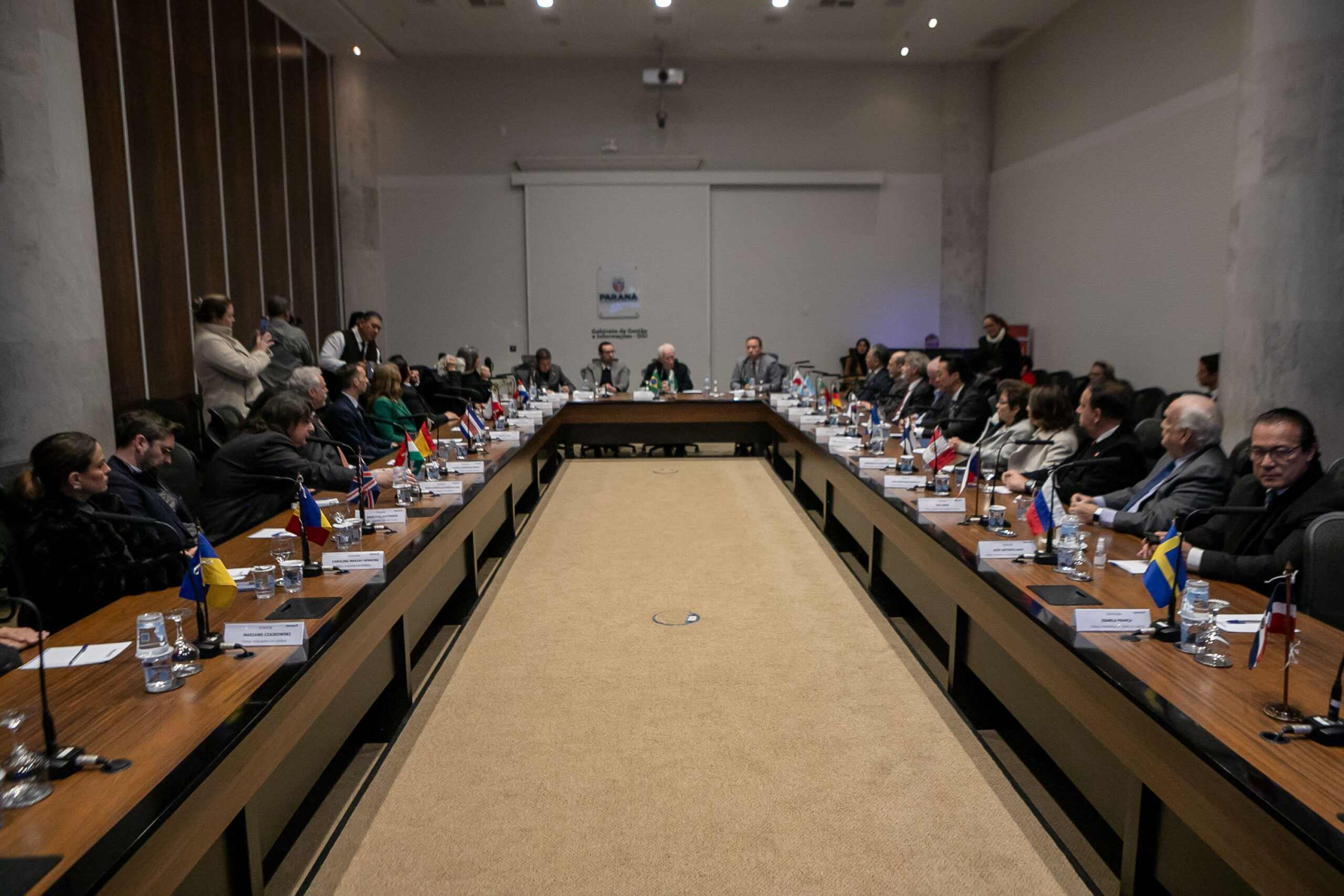 Em encontro com Corpo Consular, Piana destaca fortalecimento das parcerias internacionais do Paraná