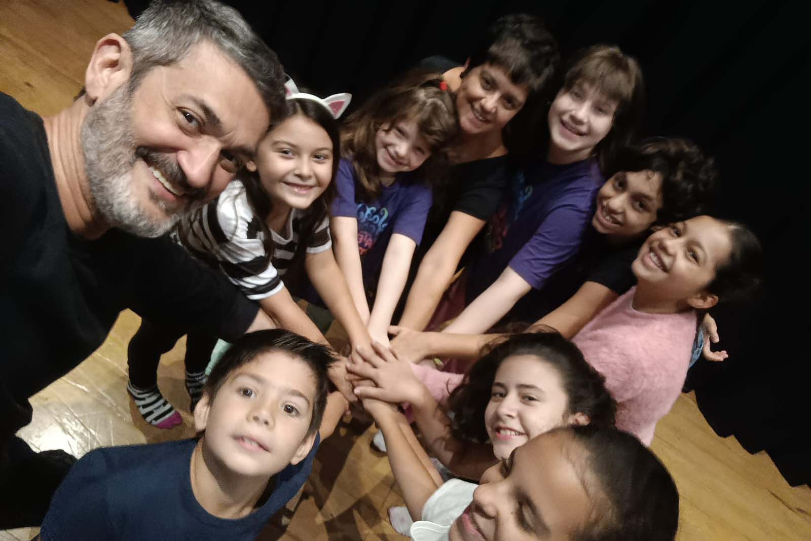Teatro Guaíra e Biblioteca Pública firmam parceria para curso de teatro para crianças