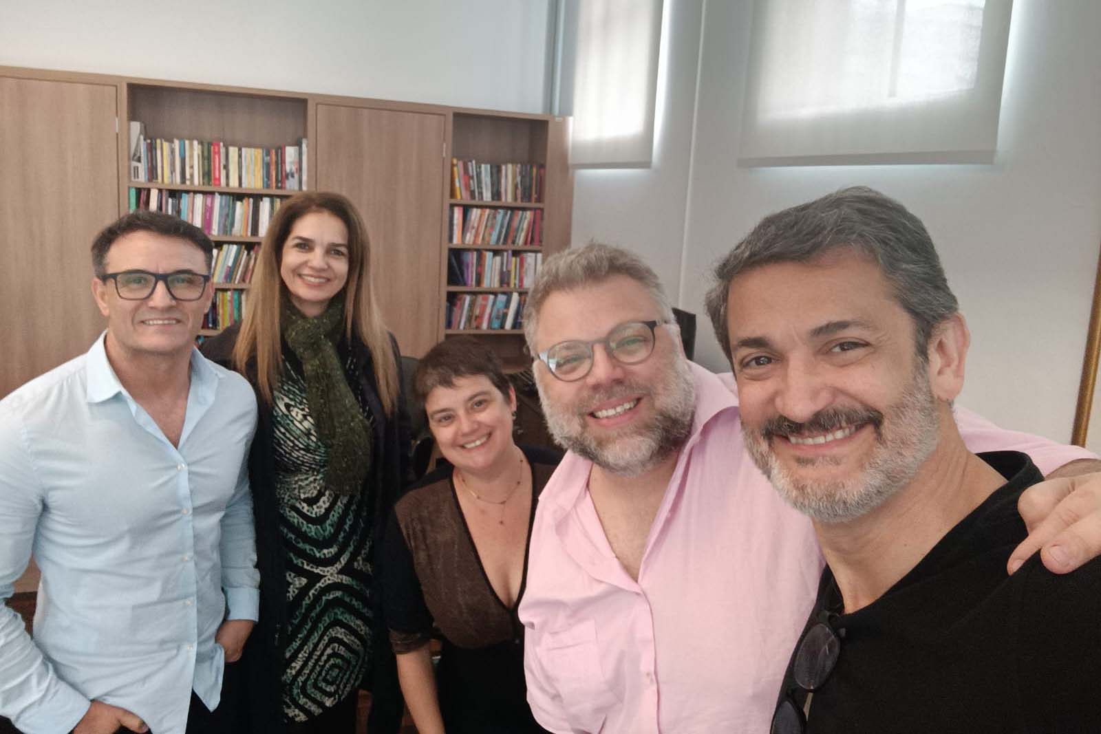 Teatro Guaíra e Biblioteca Pública firmam parceria para curso de teatro para crianças