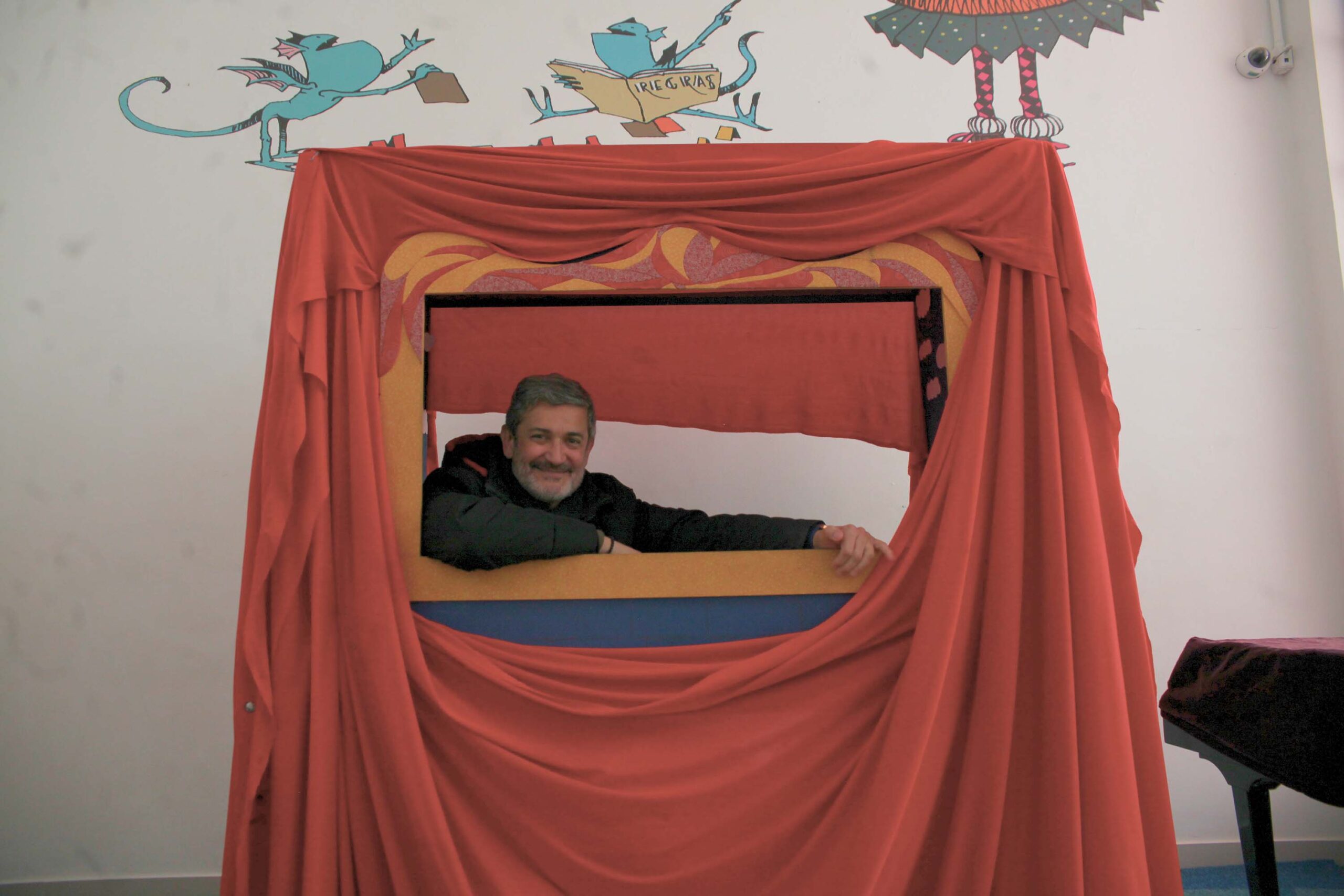 Teatro Guaíra e Biblioteca Pública firmam parceria para curso de teatro para crianças