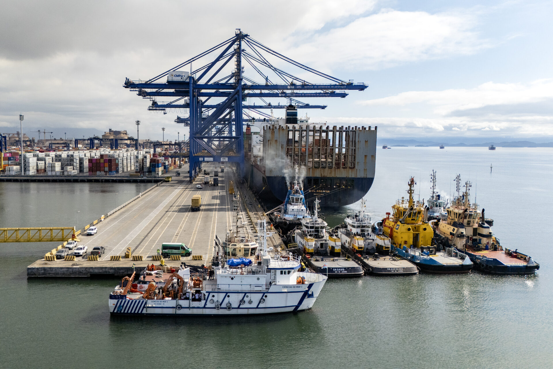 Navio-escola atraca no Porto de Paranaguá e oferece experiência prática a universitários