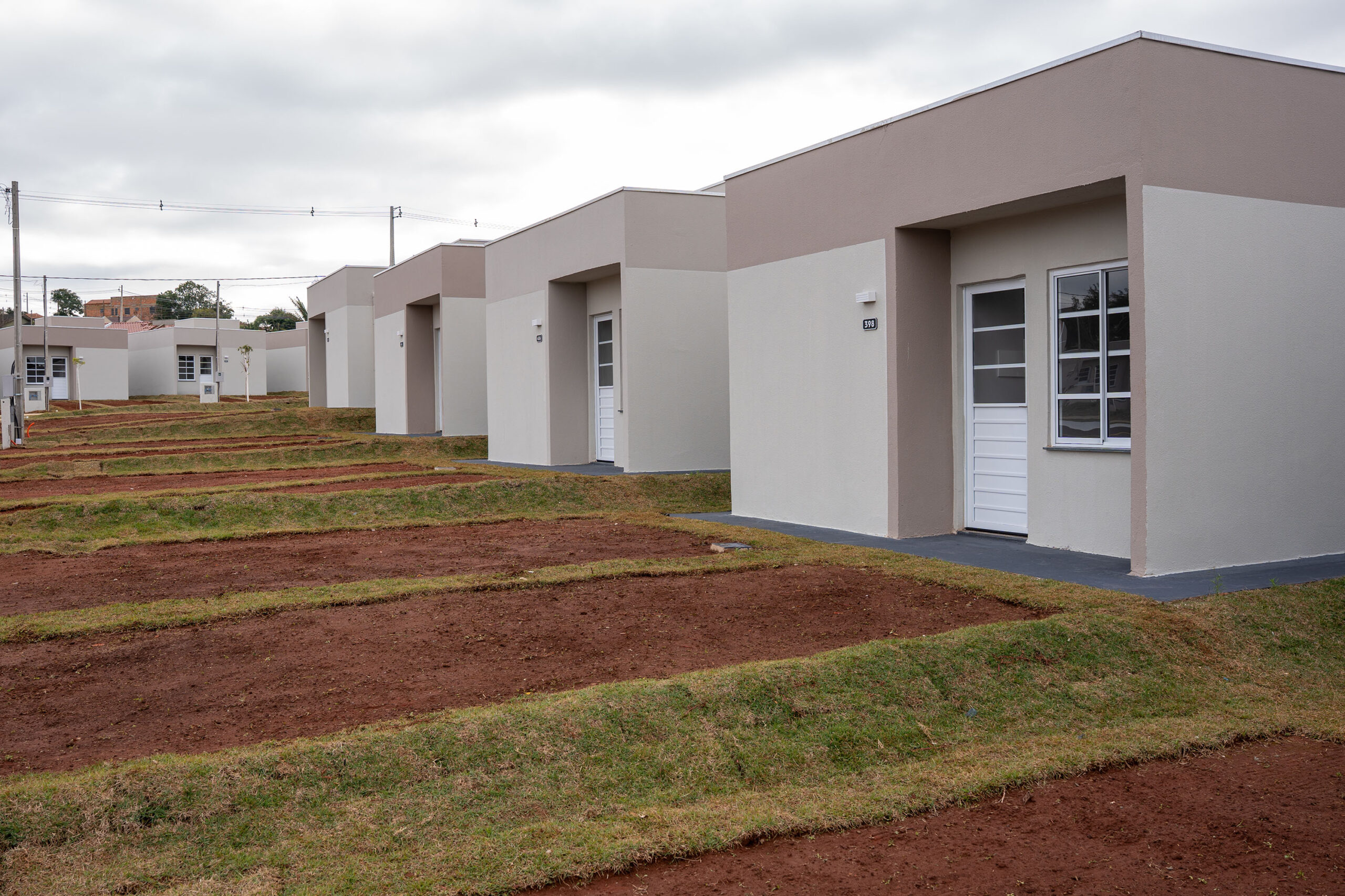 Construído com apoio do Estado, bairro planejado de Ponta Grossa recebe 293 novos moradores