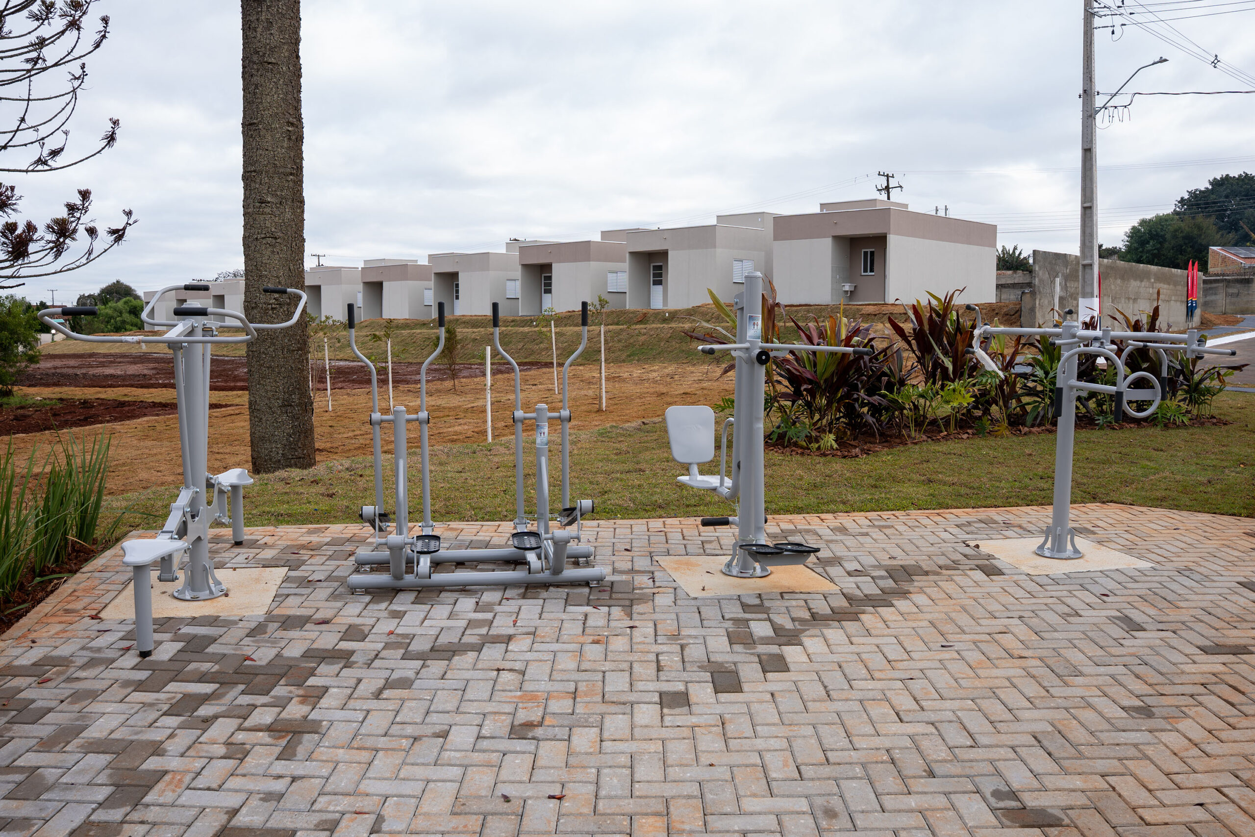 Construído com apoio do Estado, bairro planejado de Ponta Grossa recebe 293 novos moradores
