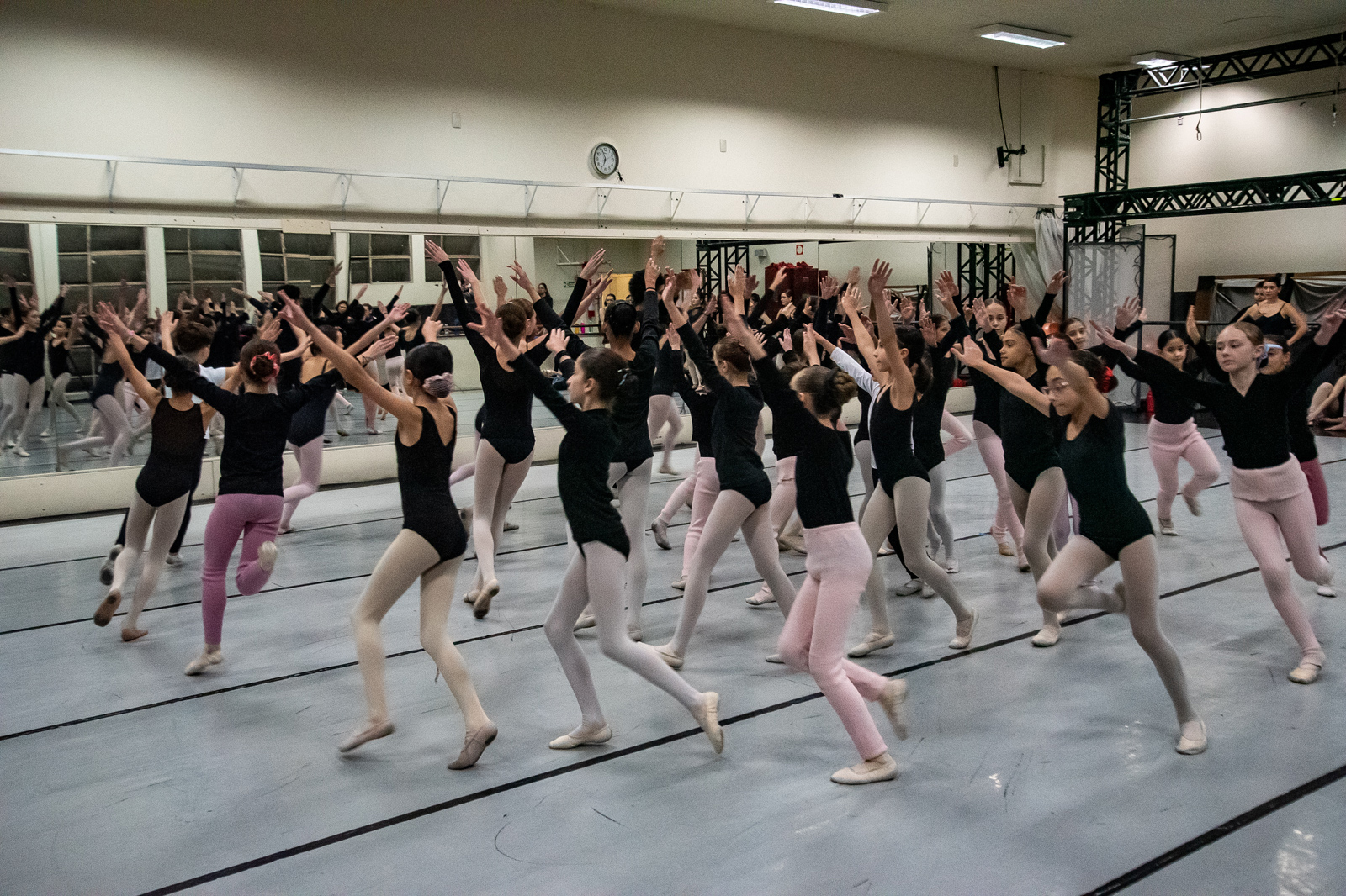 ALGO/RITMO: estreia no fim de semana o novo espetáculo da Escola de Dança Teatro Guaíra